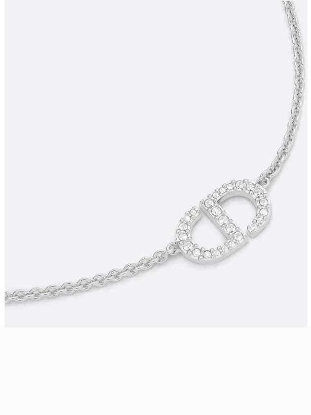 Model Dior Necklaces