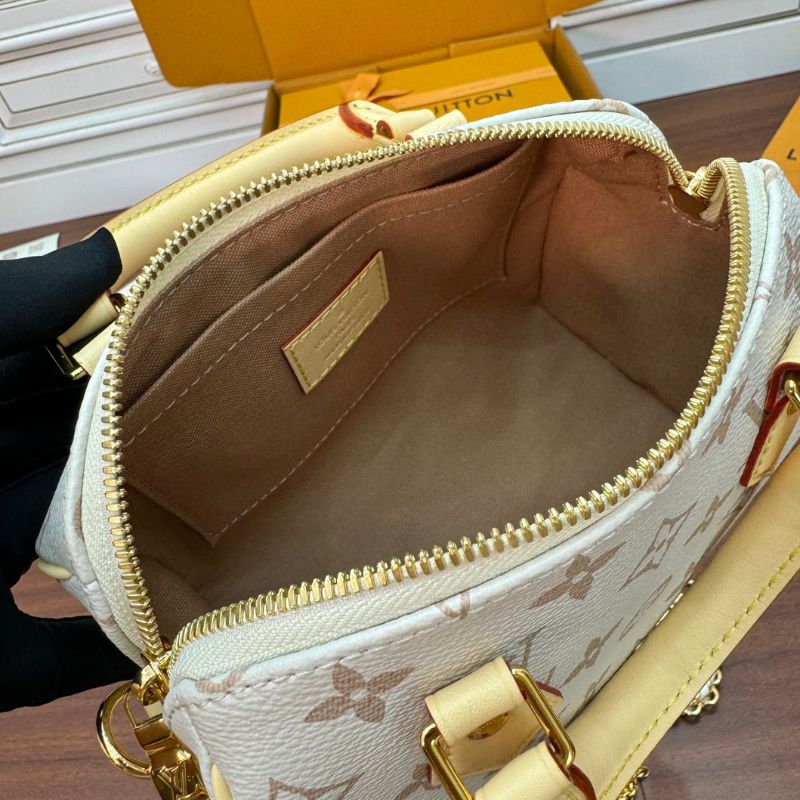 LV Speedy Bandouliere 18 Bag