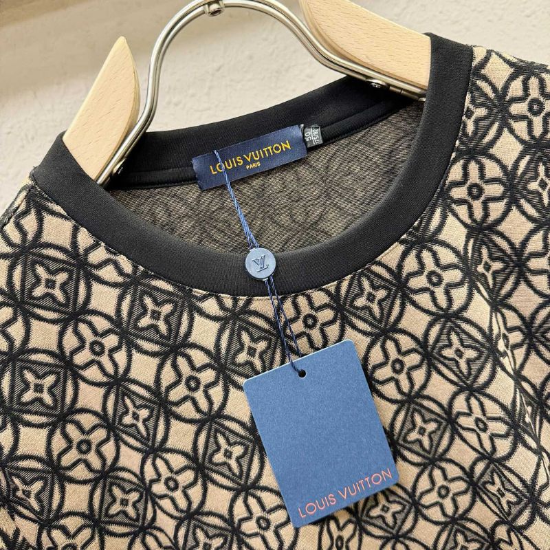 Louis Vuitton Classic Logo Long-Sleeve T-Shirt