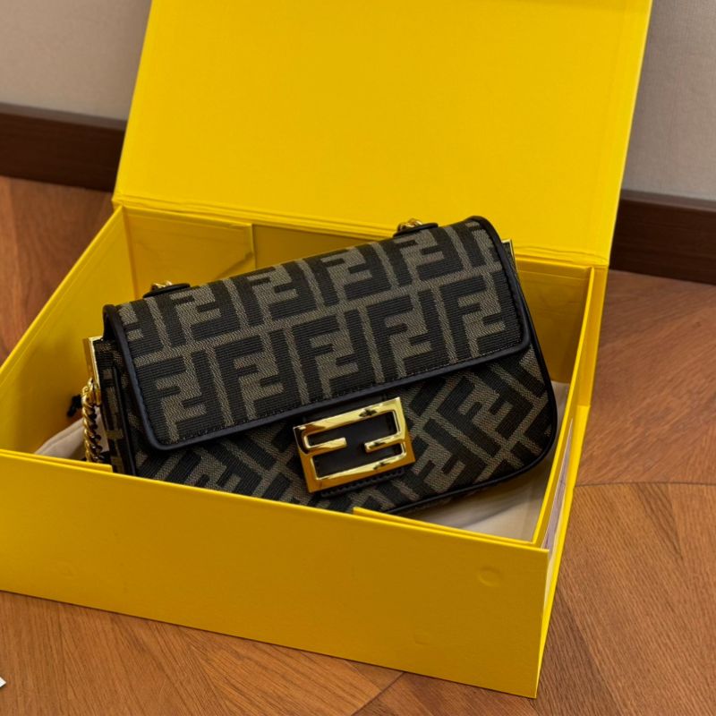 Fendi Everyday Chic Baguette Bag