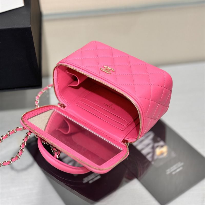 Lambskin Enamel Handle Clutch With Chain Fuchsia