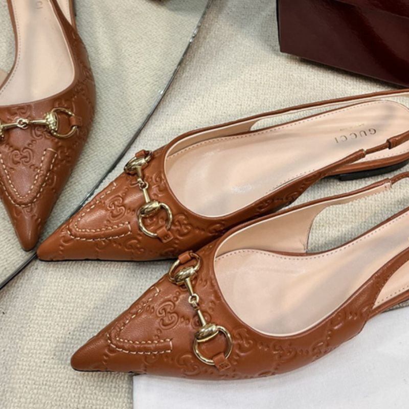 Gucci flat sandals
