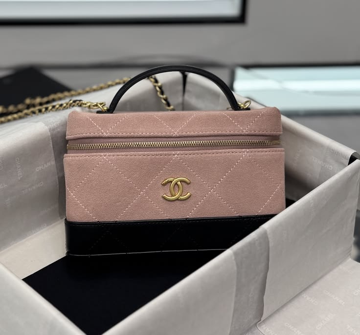Chanel Vanity with chain