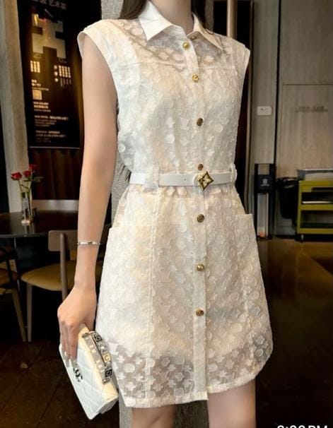 Women's White Floral Jacquard Sleeveless Shirt