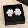 Camélia pearl earrings