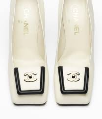 Chanel Pumps  ivory & black