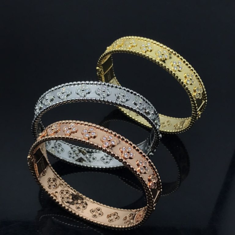 VCA Perlee Clover Bracelet